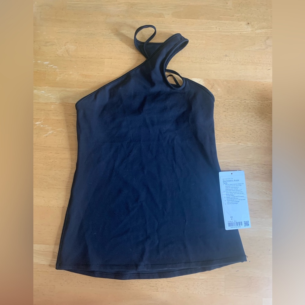 Lululemon asymmetrical angle tank size 6 - NWT